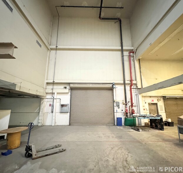 More Photos Of 4850 S Park Ave, Tucson Manufacturing For Lease