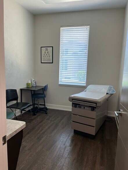 More Photos Of 212 NW 135th Way, Newberry Office For Lease