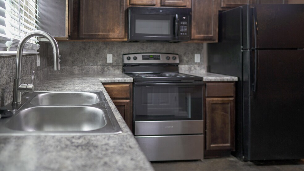 More Photos Of 2500 Ridgeland Cir, Pocahontas Apartments For Sale