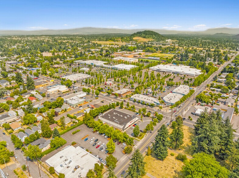 More Photos Of 4325 SE 82nd Ave, Portland Drugstore For Sale