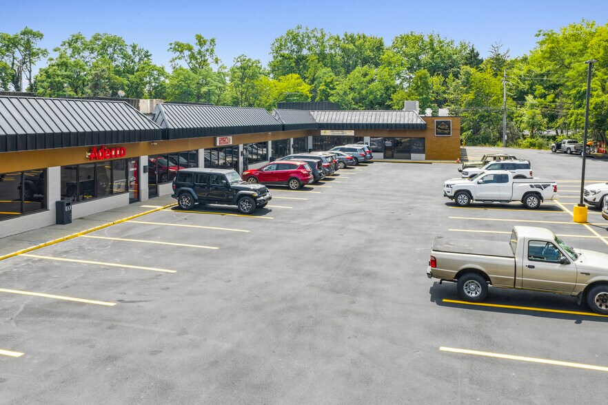 More Photos Of 6370 York Rd, Parma Heights Storefront For Sale