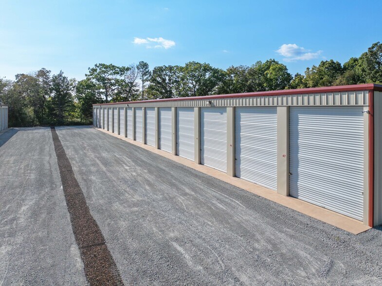 More Photos Of 50 Voss Ln, Huntingdon Self Storage For Sale