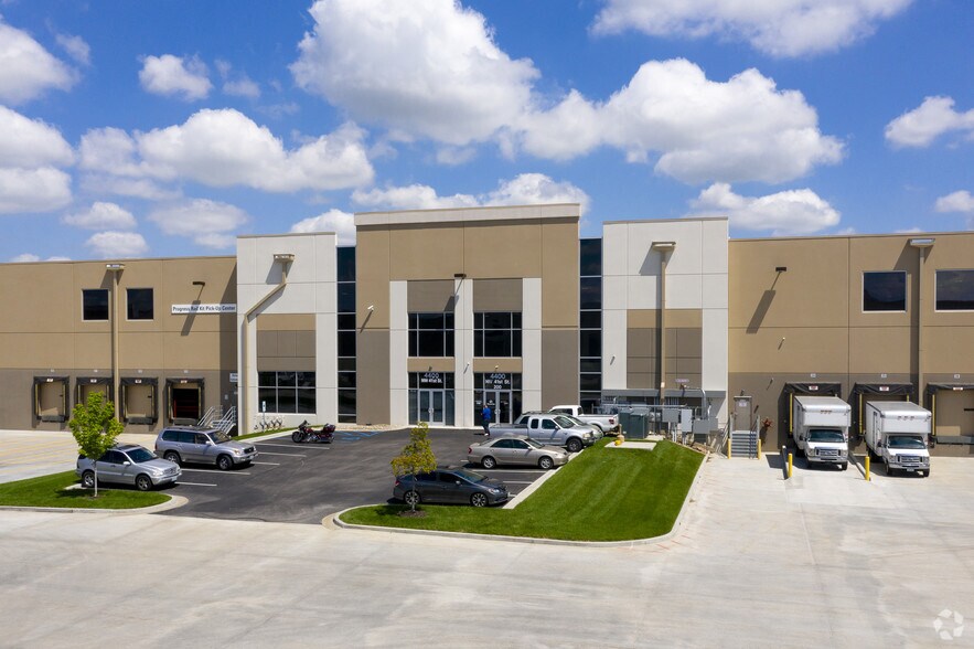 More Photos Of 4400 NW 41st St, Riverside Distribution For Lease