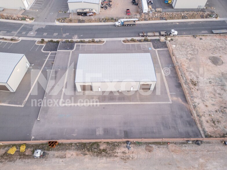 More Photos Of 397 Commerce st, Hurricane Industrial For Lease