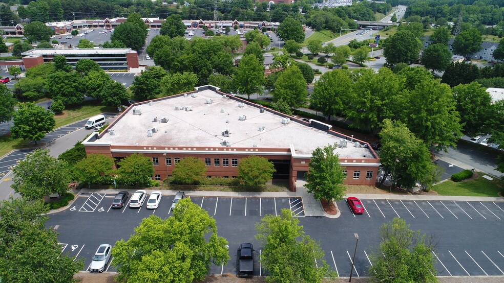 More Photos Of 725 Highland Oaks Dr, Winston-Salem Medical For Lease