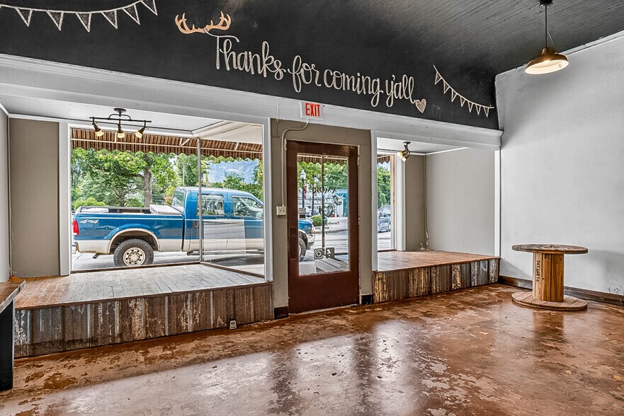 More Photos Of 8 E Main St N, Hampton Storefront For Sale
