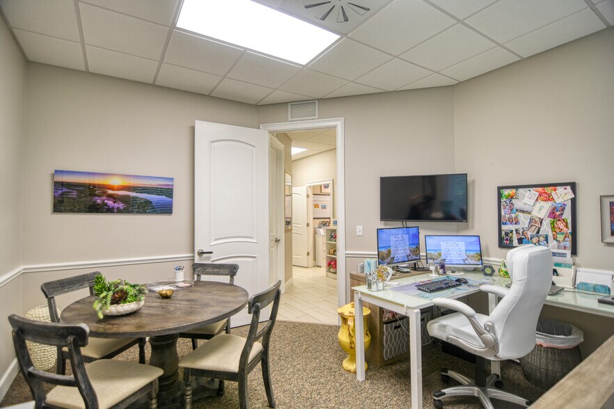 More Photos Of 5245 Office Park Blvd, Bradenton Office For Sale