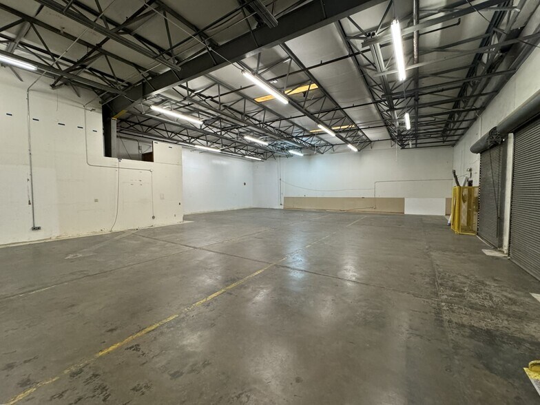 More Photos Of 11800 Industriplex Blvd, Baton Rouge Distribution For Sale