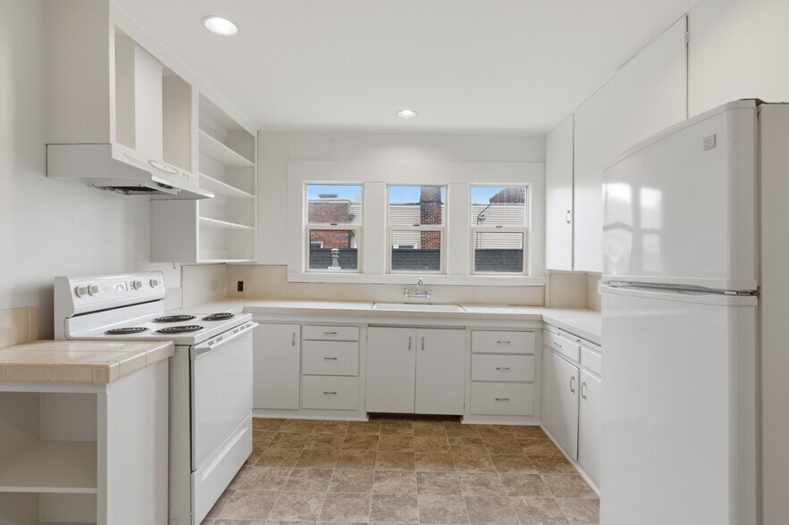 More Photos Of 317 18th Ave E, Seattle Apartments For Sale