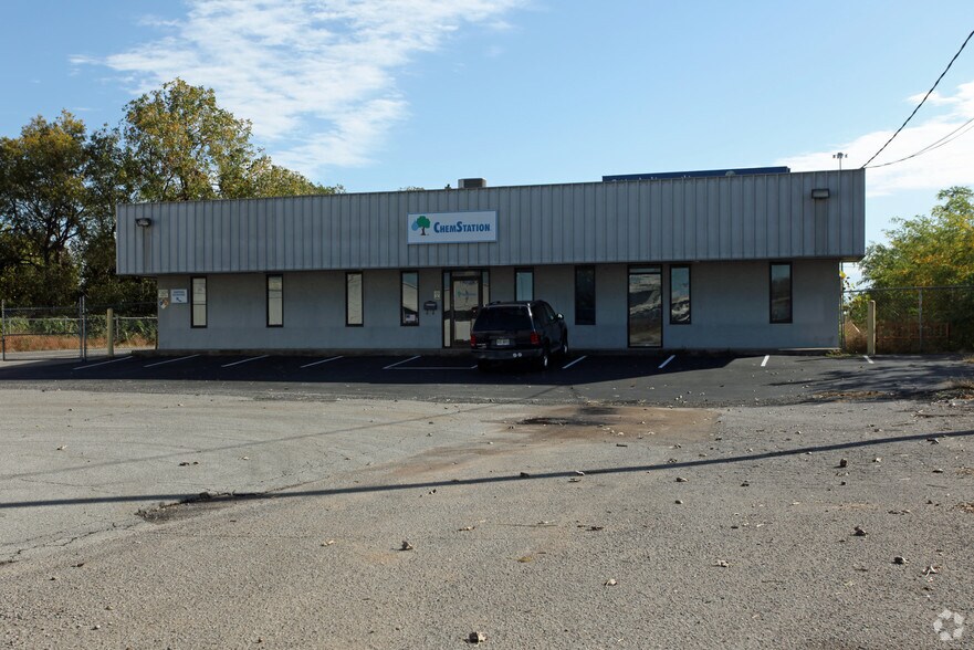 Primary Photo Of 1470 Poplar Ln, Nashville Service For Lease