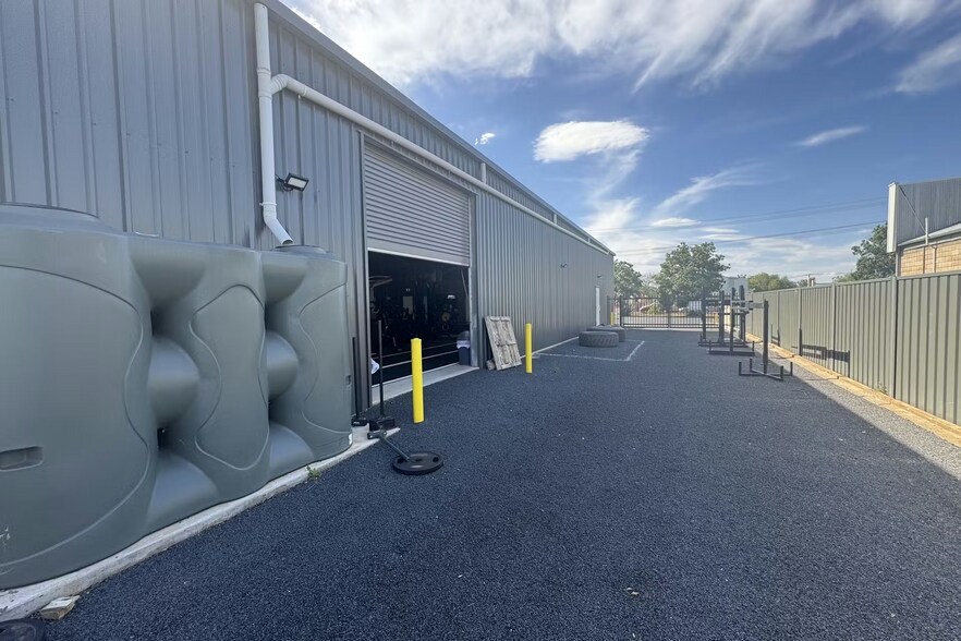 More Photos Of 20 Depot Rd, Dubbo Showroom For Lease