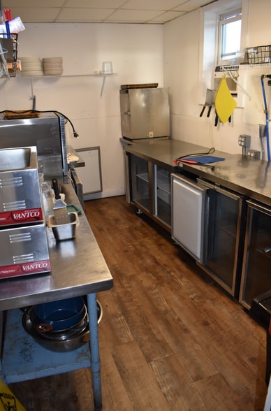 More Photos Of 208 N College Ave, Newton Bar For Sale