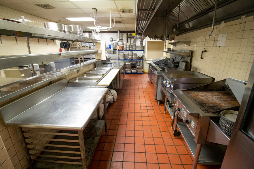 More Photos Of 5402 Portage Rd, Portage Restaurant For Lease