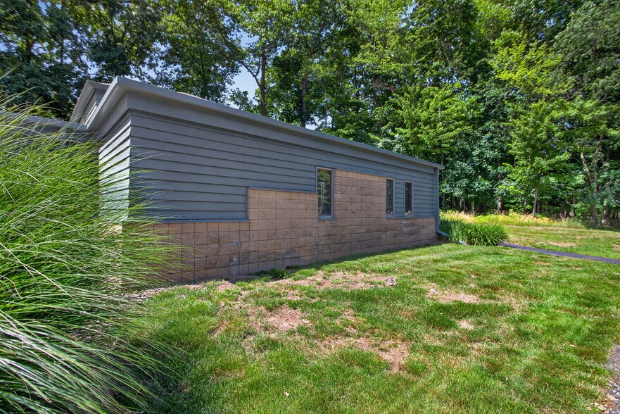 More Photos Of 2575 Spring Arbor Rd, Jackson Medical For Sale