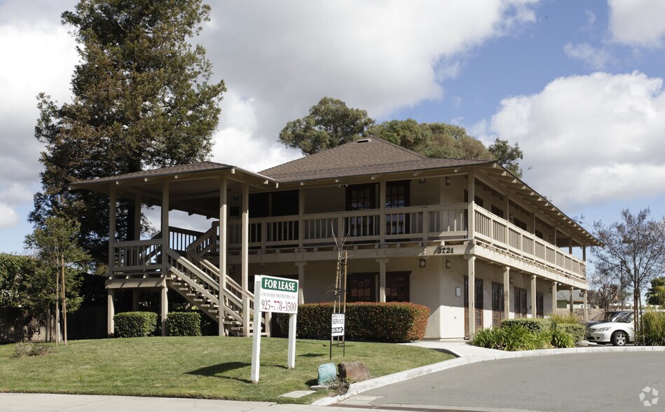 More Photos Of 3731 Sunset Ln, Antioch Unknown For Lease
