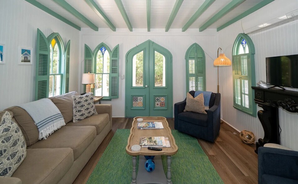 More Photos Of 9 Brunswick Ave, Vineyard Haven Specialty For Sale