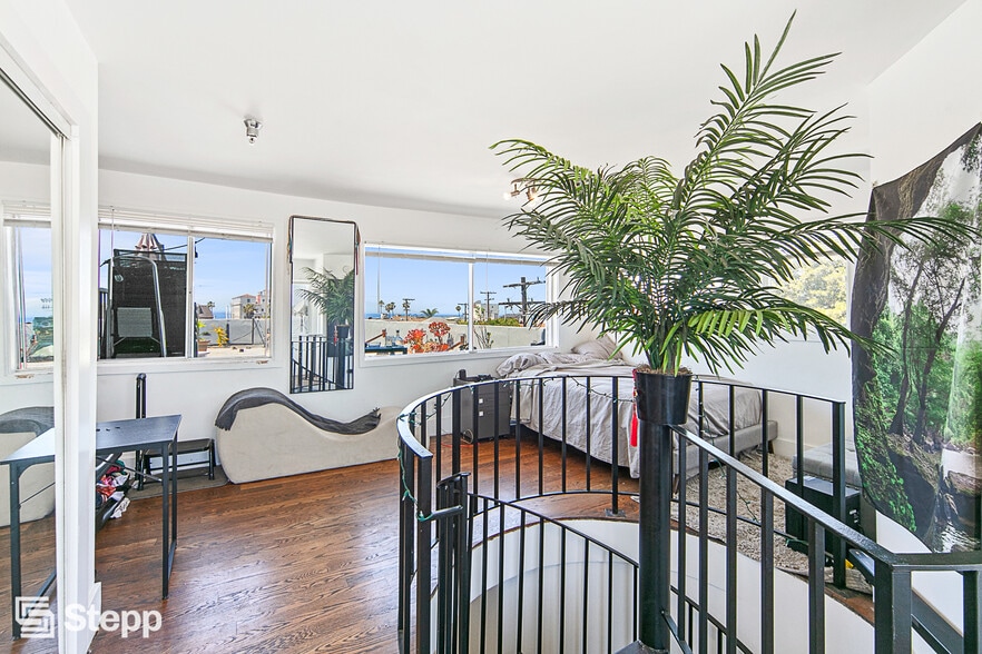 More Photos Of 120 Westminster Ave, Venice Apartments For Sale