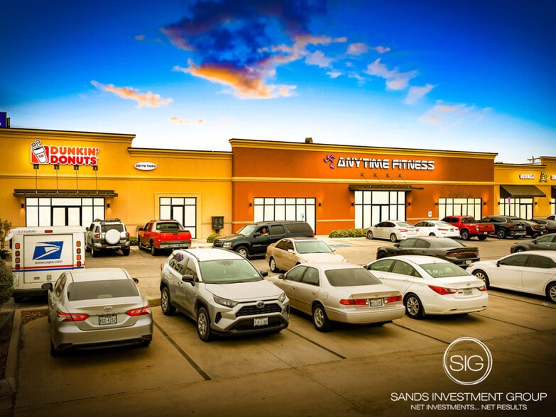 More Photos Of 7718 McPherson Rd, Laredo Freestanding For Lease