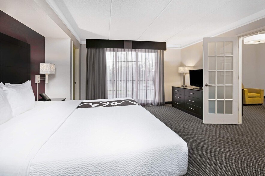 More Photos Of 2926 Tulare St, Fresno Hotel For Sale