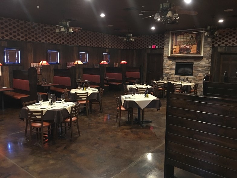 More Photos Of 2400 N Town Center Dr, Washington Restaurant For Sale
