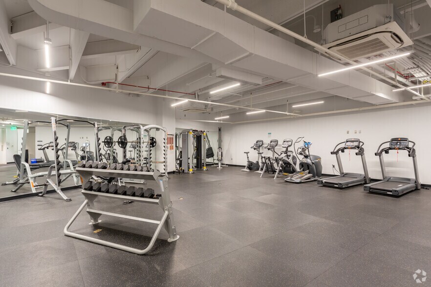 More Photos Of 12358 Parklawn Dr, North Bethesda Office For Lease