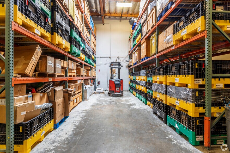 More Photos Of 12220 World Trade Dr, San Diego Flex For Sale