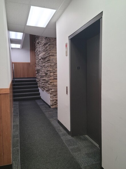 More Photos Of 5618-5624 6th Ave, Kenosha Office For Lease
