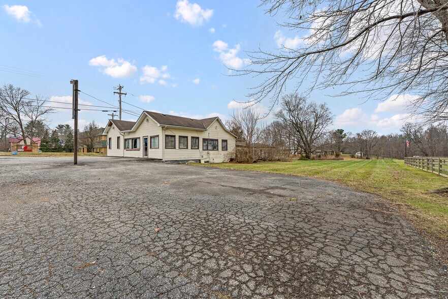 More Photos Of 7200 Highway 150, Greenville Office For Sale