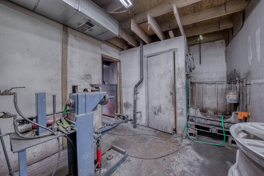 More Photos Of 1080 3rd Ave, North Versailles Warehouse For Sale