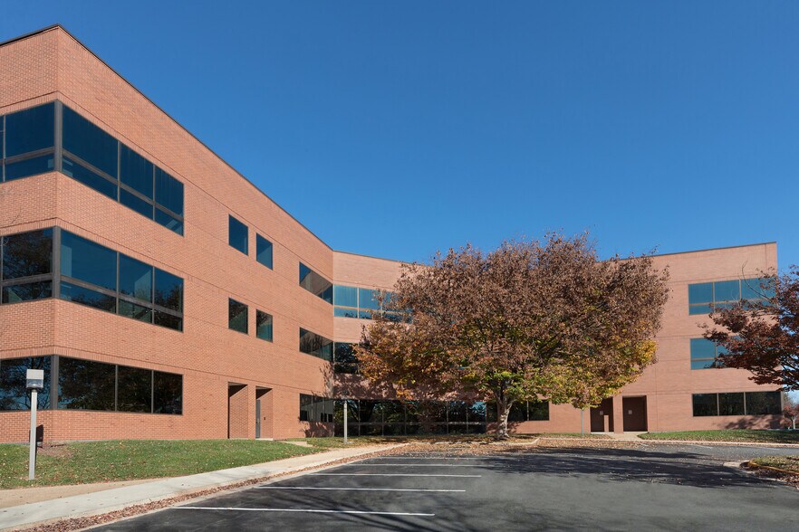 More Photos Of 14200 Park Meadow Dr, Chantilly Office For Lease