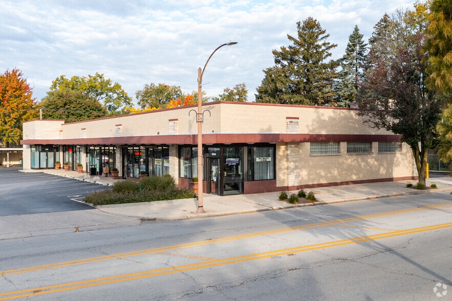 More Photos Of 909-929 Ridge Rd, Wilmette Unknown For Lease