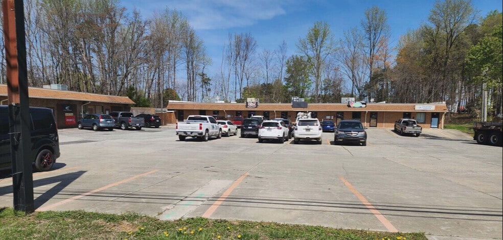 More Photos Of 1102-1104 W Fairfield Rd, High Point Storefront Retail Office For Lease