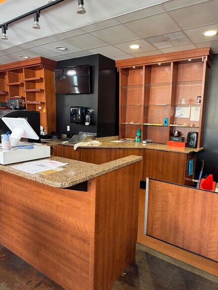 More Photos Of 1016 Millwood Pike, Winchester Convenience Store For Lease