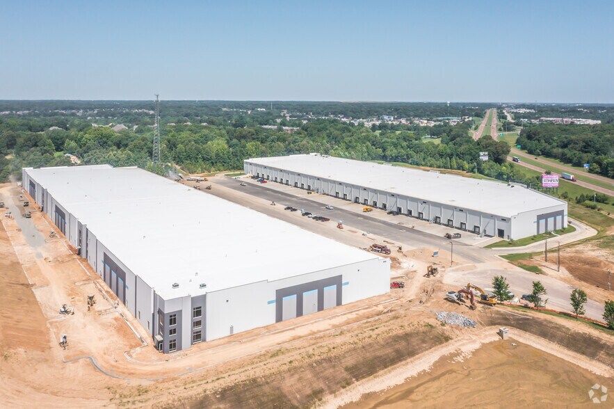 More Photos Of 6332 Commercial Dr, Olive Branch Distribution For Lease