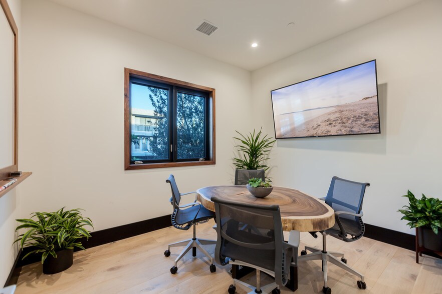 More Photos Of 2079 Garnet Ave, San Diego Office For Sale