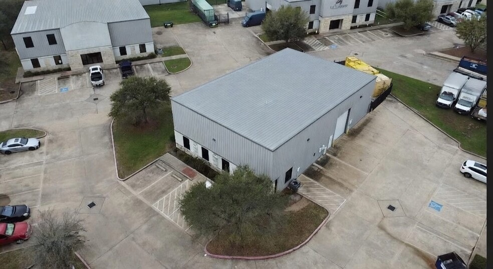 More Photos Of 1333 Price Plaza Dr, Katy Warehouse For Lease