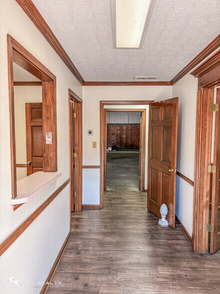 More Photos Of 1512 Commercial Ct, Jonesboro Warehouse For Lease