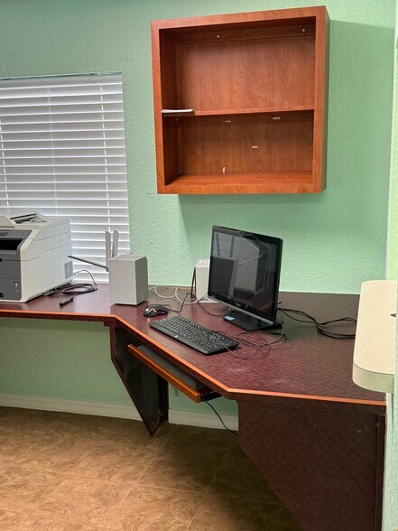 More Photos Of 1116 Us-17, Palatka Medical For Lease