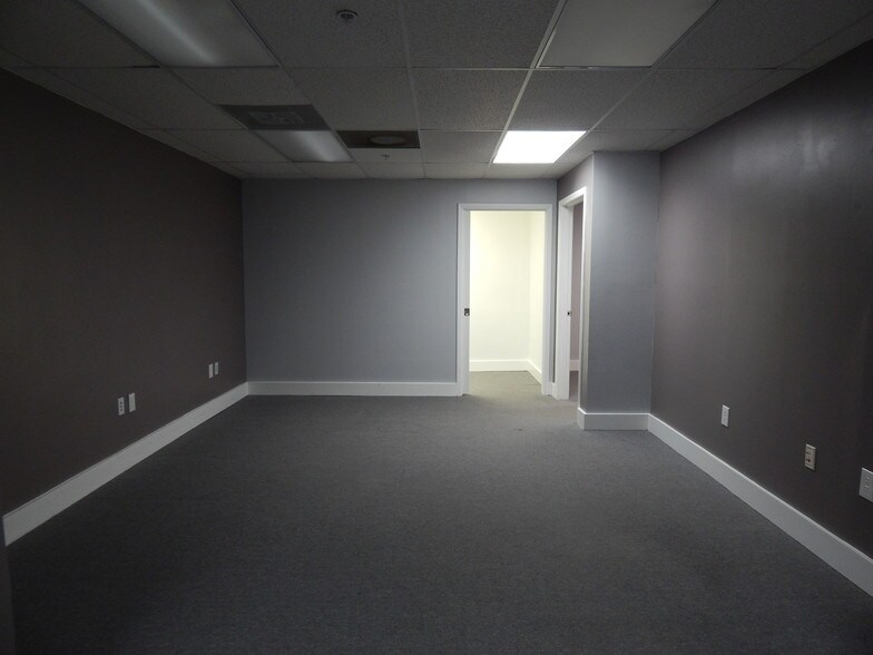 More Photos Of 1110 Brickell Ave, Miami Office For Sale