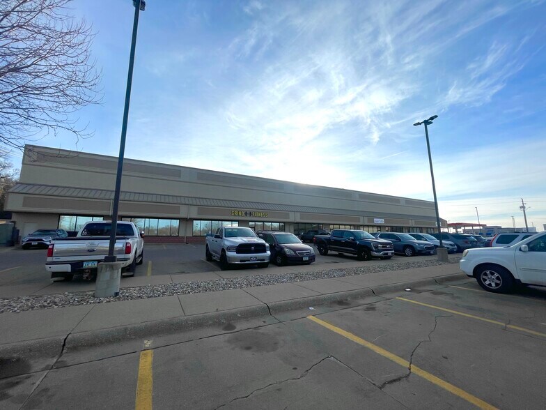 More Photos Of 1901 Hamilton Blvd, Sioux City General Retail For Sale