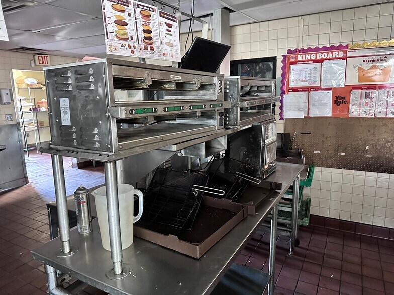 More Photos Of 379 S Lovekin Blvd, Blythe Fast Food For Sale
