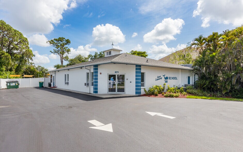 More Photos Of 871 100th Ave N, Naples Freestanding For Sale