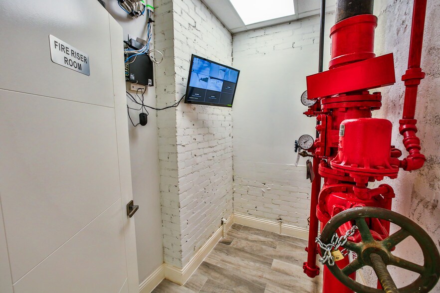 More Photos Of 213 Shaw Ave, Pasadena Industrial For Lease