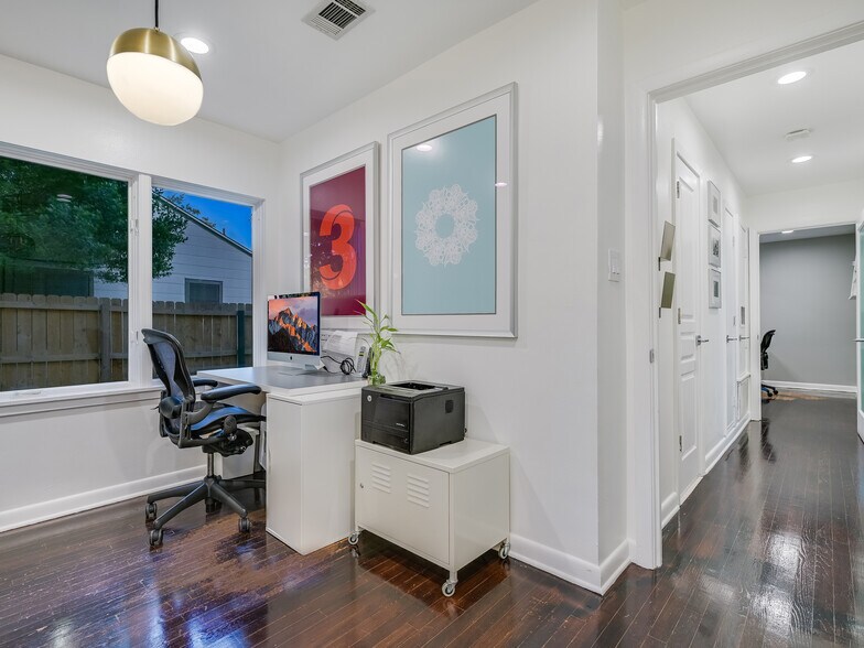 More Photos Of 2117 Shoalmont Dr, Austin Office Residential For Sale