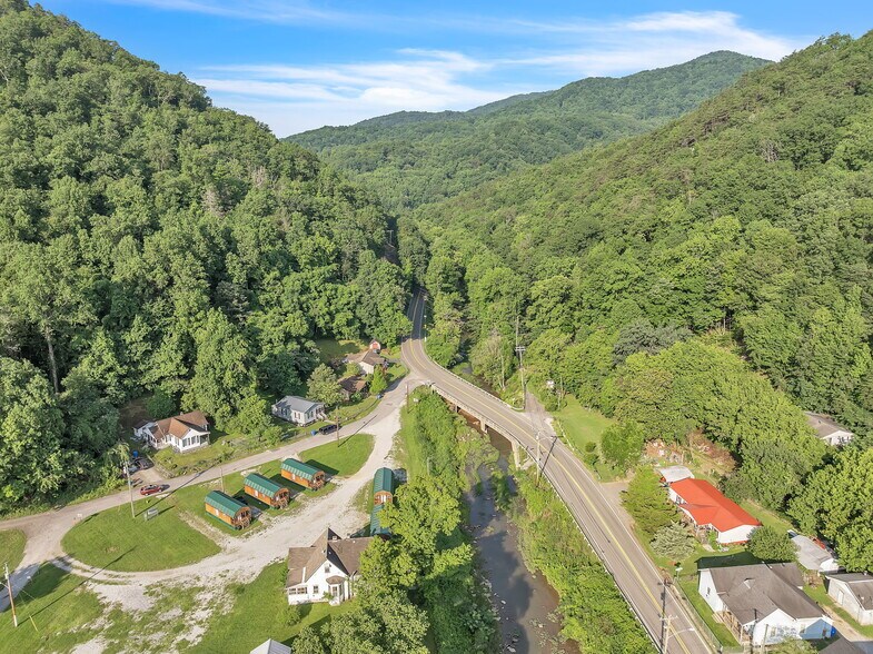 More Photos Of 349 Willow Ln, Rocky Top Specialty For Sale