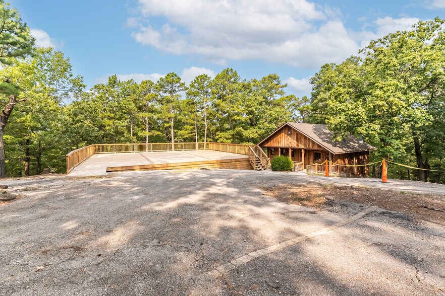 More Photos Of 508-516 Village Cir, Eureka Springs General Retail For Lease