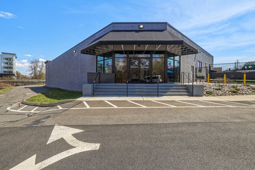 More Photos Of 1199 Silas Deane Hwy, Wethersfield General Retail For Lease