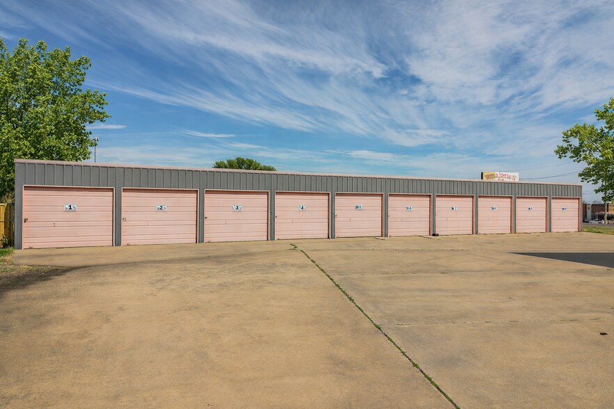 More Photos Of 1300 S Washington St, Pilot Point Carwash For Sale