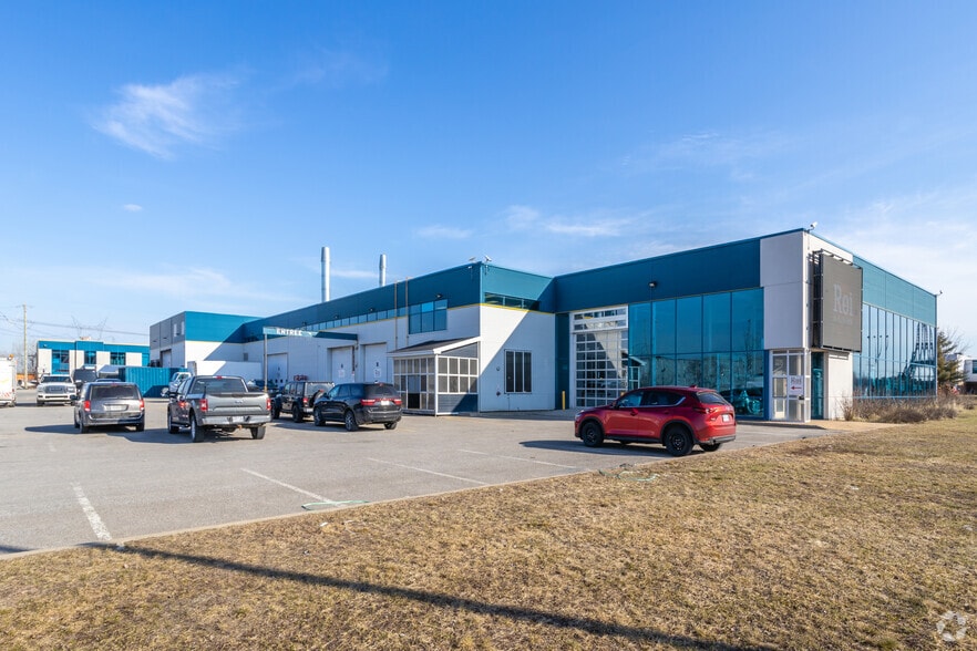 More Photos Of 2275 Boul des Entreprises, Terrebonne Warehouse For Lease