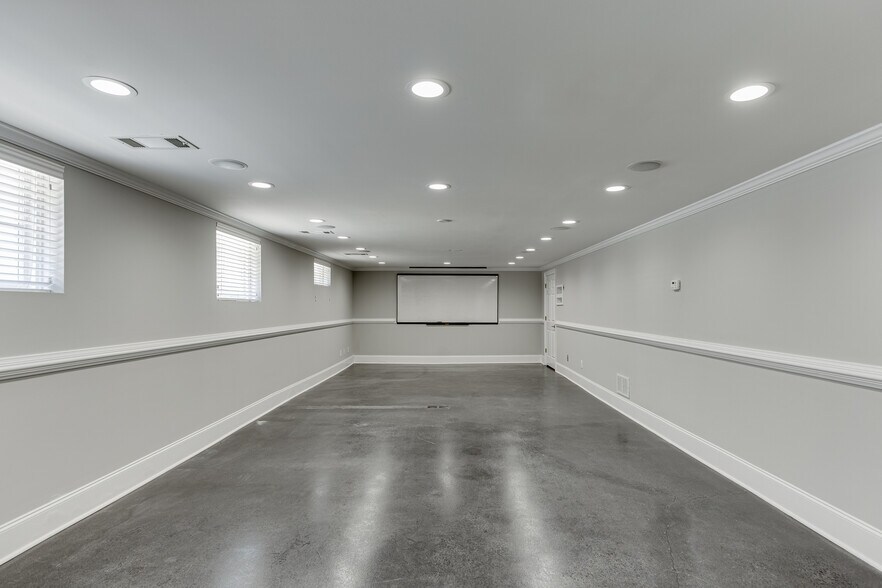 More Photos Of 55 Scott St, Buford Office For Lease